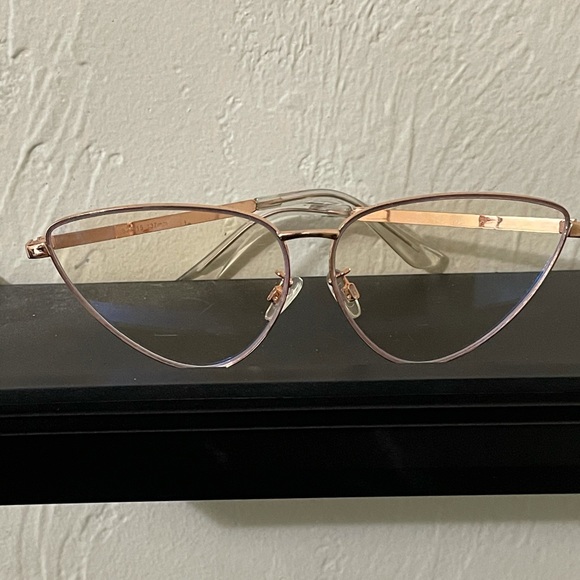Clear Fashion Glasses - Picture 1 of 4